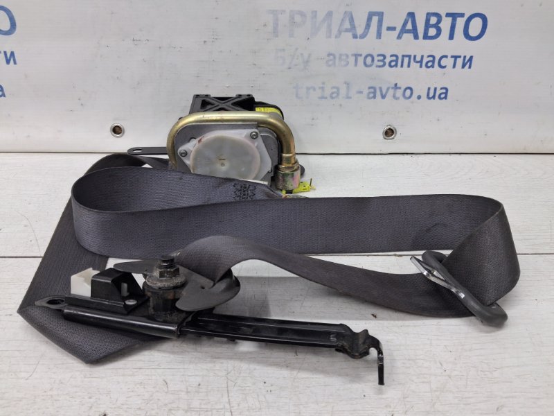 Запчасть ремень безопасности передний правый Toyota Prado 2002-2009 J120 4.0 1GR-FE 7321060540B0 Б/У Ремень безопасности передний правый Toyota Prado 2002-2009 J120 4.0 1GR-FE 7321060540B0 Б/У