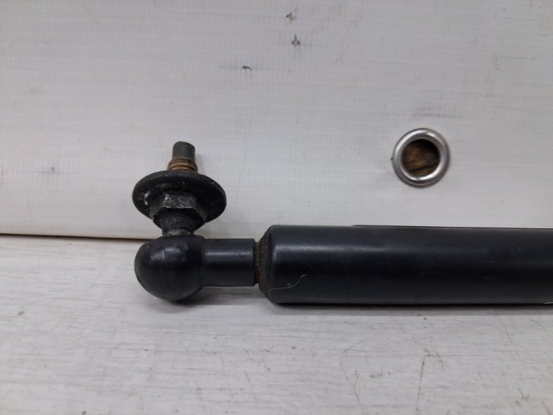 Амортизатор капота Toyota Prado J120 4.0 1GR-FE