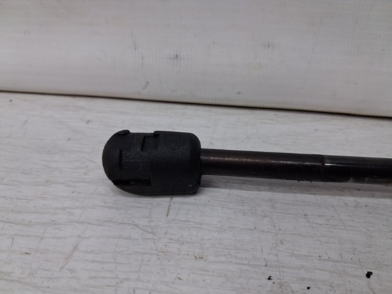 Амортизатор крышки багажника Mitsubishi Outlander CU 2.4 бензин 4G69