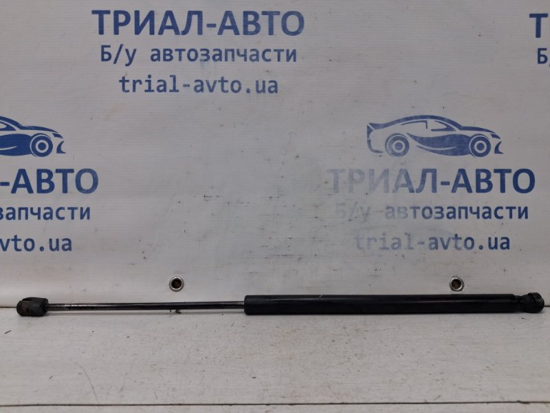 Запчасть амортизатор крышки багажника Kia Sorento 2002-2011 BL 2.5 diesel D4CB 817713E021 Б/У Амортизатор крышки багажника Kia Sorento 2002-2011 BL 2.5 diesel D4CB 817713E021 Б/У