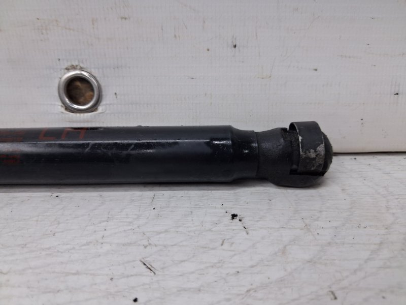 Амортизатор крышки багажника Kia Sorento BL 2.5 diesel D4CB Амортизатор крышки багажника Kia Sorento BL 2.5 diesel D4CB