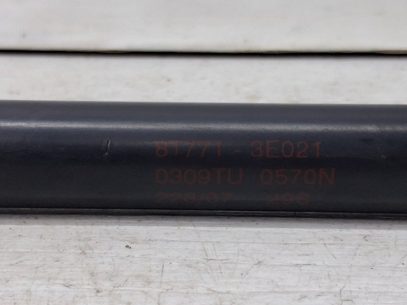 Амортизатор крышки багажника Sorento 2002-2011 BL 2.5 diesel D4CB Амортизатор крышки багажника Sorento 2002-2011 BL 2.5 diesel D4CB