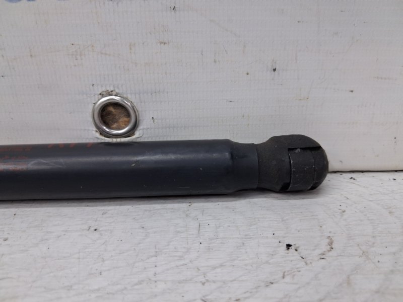 Амортизатор крышки багажника Sorento 2002-2011 BL 2.5 diesel D4CB Амортизатор крышки багажника Sorento 2002-2011 BL 2.5 diesel D4CB