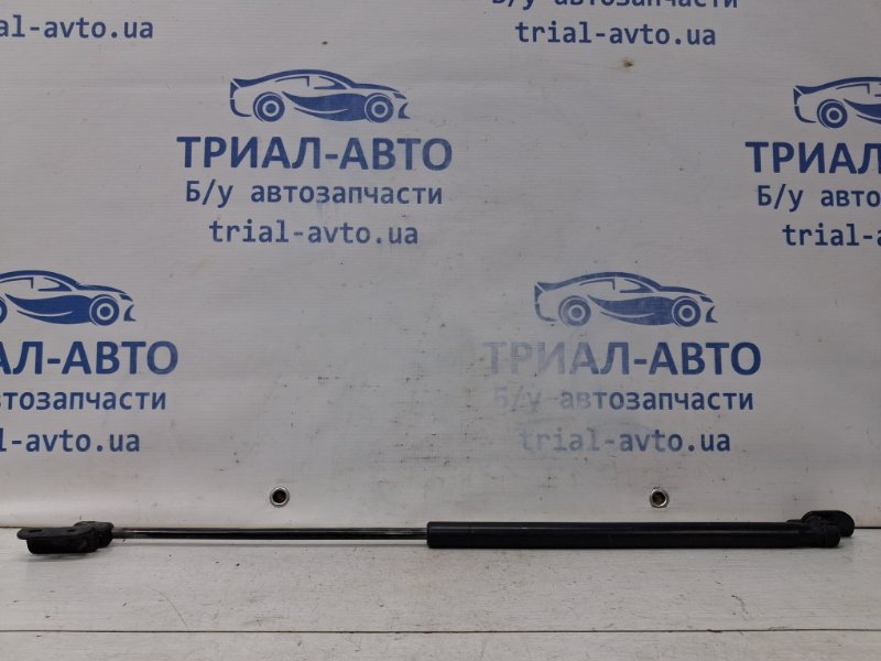 Запчасть амортизатор капота Kia Sorento 2002-2011 BL 2.5 diesel D4CB 811813E011 Б/У Амортизатор капота Kia Sorento 2002-2011 BL 2.5 diesel D4CB 811813E011 Б/У