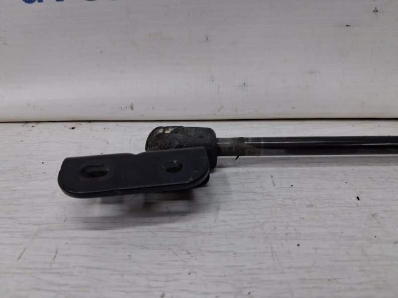 Амортизатор капота Sorento 2002-2011 BL 2.5 diesel D4CB Амортизатор капота Sorento 2002-2011 BL 2.5 diesel D4CB