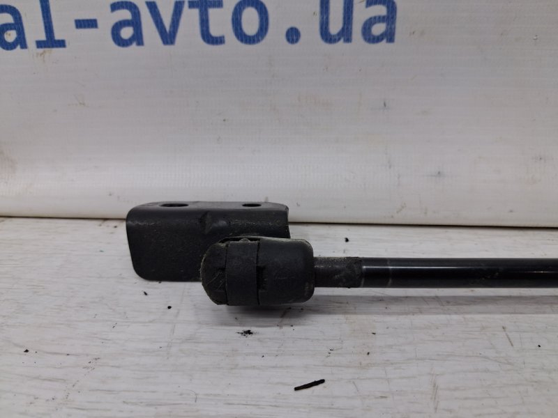 Амортизатор капота Sorento 2002-2011 BL 2.5 diesel D4CB Амортизатор капота Sorento 2002-2011 BL 2.5 diesel D4CB