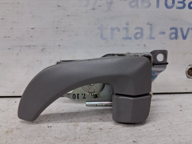 Запчасть ручка двери внутренняя левая Kia Sorento 2002-2011 BL 2.5 diesel D4CB 826103E000CY Б/У Ручка двери внутренняя левая Kia Sorento 2002-2011 BL 2.5 diesel D4CB 826103E000CY Б/У