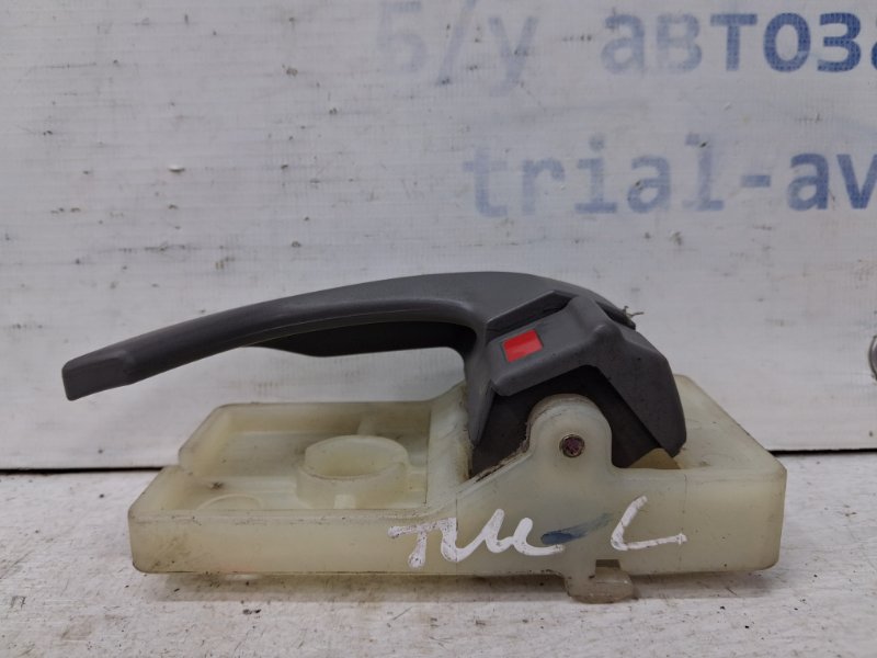 Ручка двери внутренняя левая Tucson 2004-2009 JM 2.0 diesel D4EA Ручка двери внутренняя левая Tucson 2004-2009 JM 2.0 diesel D4EA