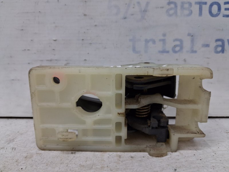 Ручка двери внутренняя левая Hyundai Tucson JM 2.0 diesel D4EA Ручка двери внутренняя левая Hyundai Tucson JM 2.0 diesel D4EA