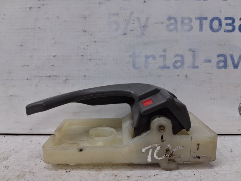 Ручка двери внутренняя левая Tucson 2004-2009 JM 2.0 diesel D4EA Ручка двери внутренняя левая Tucson 2004-2009 JM 2.0 diesel D4EA