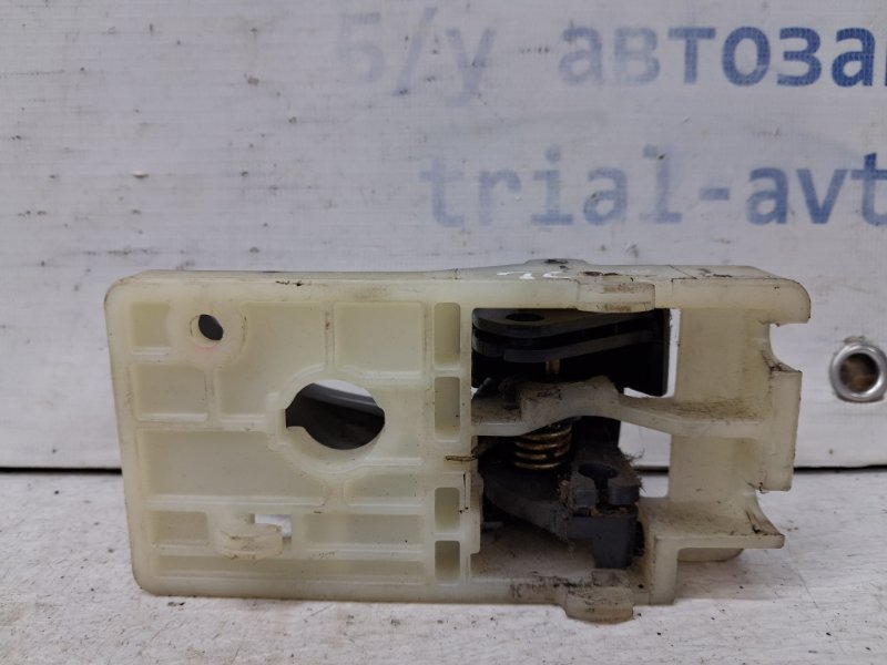 Ручка двери внутренняя левая Hyundai Tucson JM 2.0 diesel D4EA Ручка двери внутренняя левая Hyundai Tucson JM 2.0 diesel D4EA