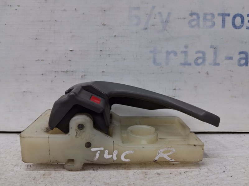 Ручка двери внутренняя правая Tucson 2004-2009 JM 2.0 diesel D4EA Ручка двери внутренняя правая Tucson 2004-2009 JM 2.0 diesel D4EA