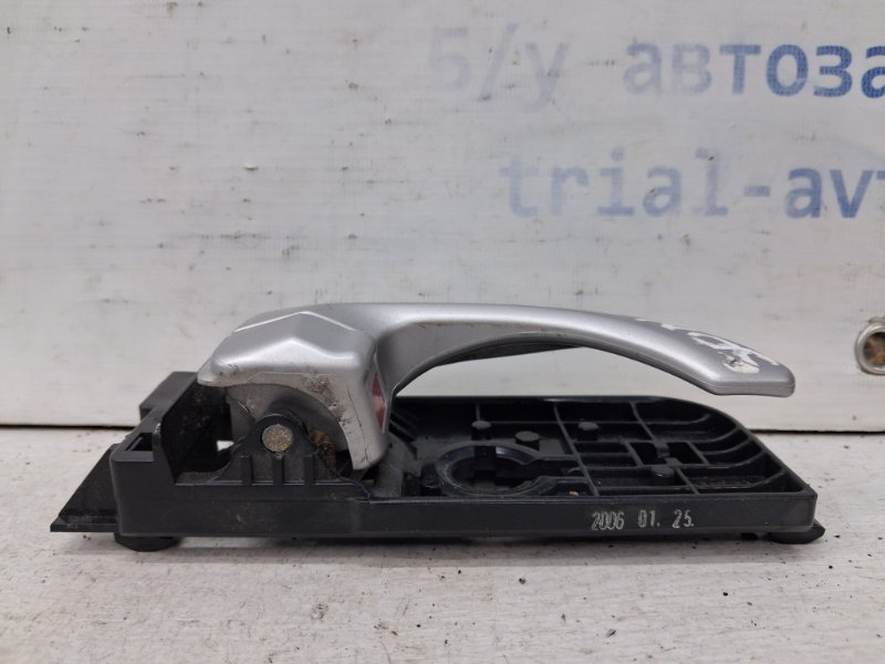 Ручка двери внутренняя правая Sonata 2004-2010 NF 2.4 бензин G4KC Ручка двери внутренняя правая Sonata 2004-2010 NF 2.4 бензин G4KC