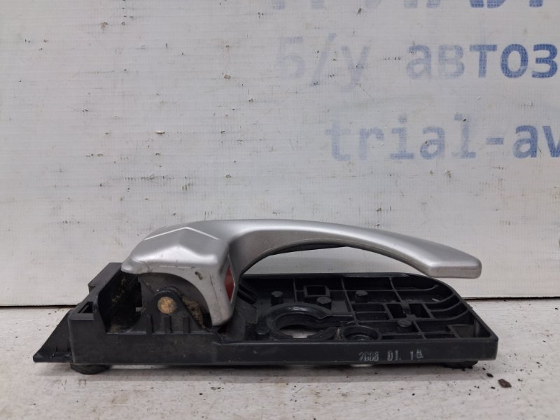 Ручка двери внутренняя правая Sonata 2004-2010 NF 2.4 бензин G4KC Ручка двери внутренняя правая Sonata 2004-2010 NF 2.4 бензин G4KC