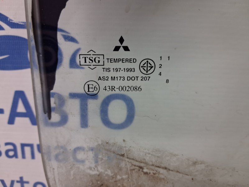 Стекло двери заднее правое Mitsubishi L200 KB 2.5 Diesel 4D56