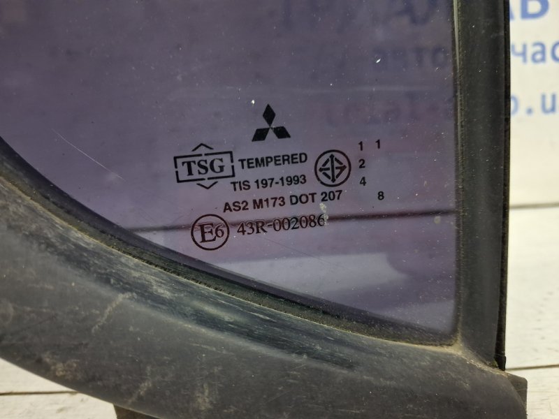 Стекло двери задней правой (форточка) Mitsubishi L200 KB 2.5 Diesel 4D56
