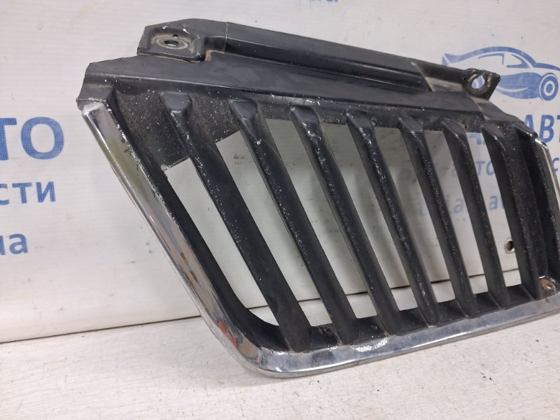 Решетка радиатора левая L200 2006-2015 KB 2.5 Diesel 4D56