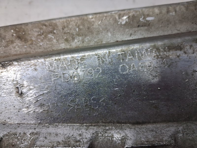 Решетка радиатора левая L200 2006-2015 KB 2.5 Diesel 4D56