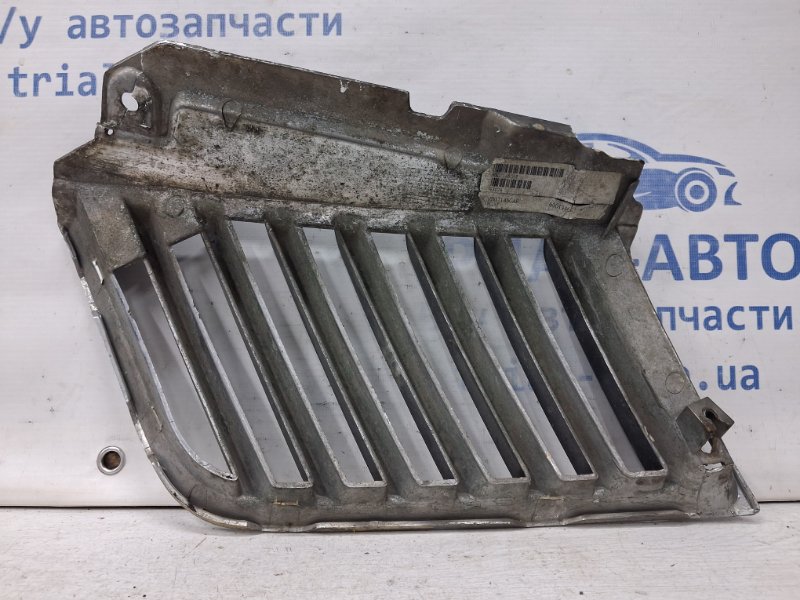 Решетка радиатора правая L200 2006-2015 KB 2.5 Diesel 4D56