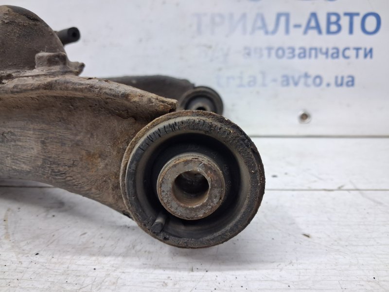 Рычаг передний верхний правый Mitsubishi L200 KB 2.5 Diesel 4D56