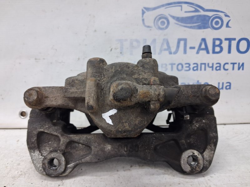 Суппорт передний левый Mitsubishi L200 KB 2.5 Diesel 4D56