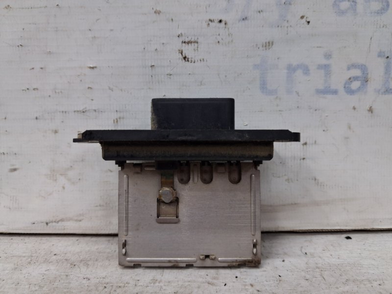 Резистор печки Mitsubishi L200 KB 2.5 Diesel 4D56