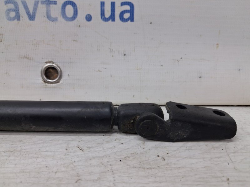 Амортизатор крышки багажника Outlander 2003-2006 CU 2.4 бензин 4G69