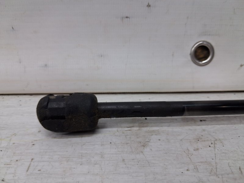 Амортизатор крышки багажника Mitsubishi Outlander CU 2.4 бензин 4G69