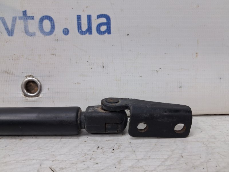 Амортизатор крышки багажника Outlander 2003-2006 CU 2.4 бензин 4G69