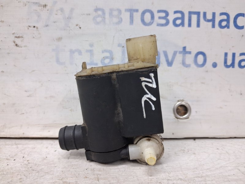 Запчасть насос омывателя стекла Hyundai Tucson 2004-2009 JM 2.0 diesel D4EA 985102C100 Б/У Насос омывателя стекла Hyundai Tucson 2004-2009 JM 2.0 diesel D4EA 985102C100 Б/У