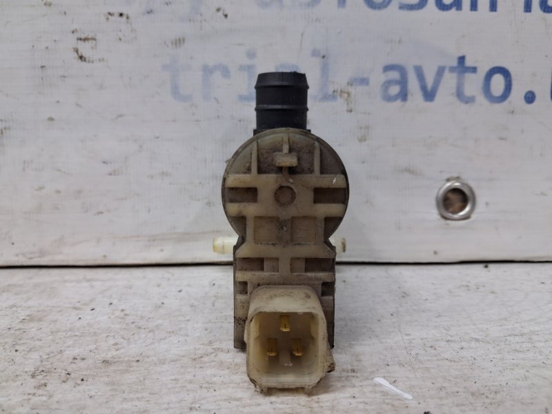 Насос омывателя стекла Hyundai Tucson JM 2.0 diesel D4EA Насос омывателя стекла Hyundai Tucson JM 2.0 diesel D4EA