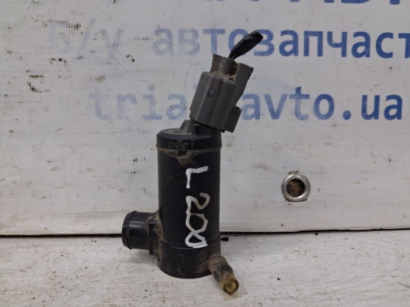 Запчасть насос омывателя стекла Mitsubishi L200 2006-2015 KB 2.5 Diesel 4D56 8260A008 Б/У Насос омывателя стекла Mitsubishi L200 2006-2015 KB 2.5 Diesel 4D56 8260A008 Б/У