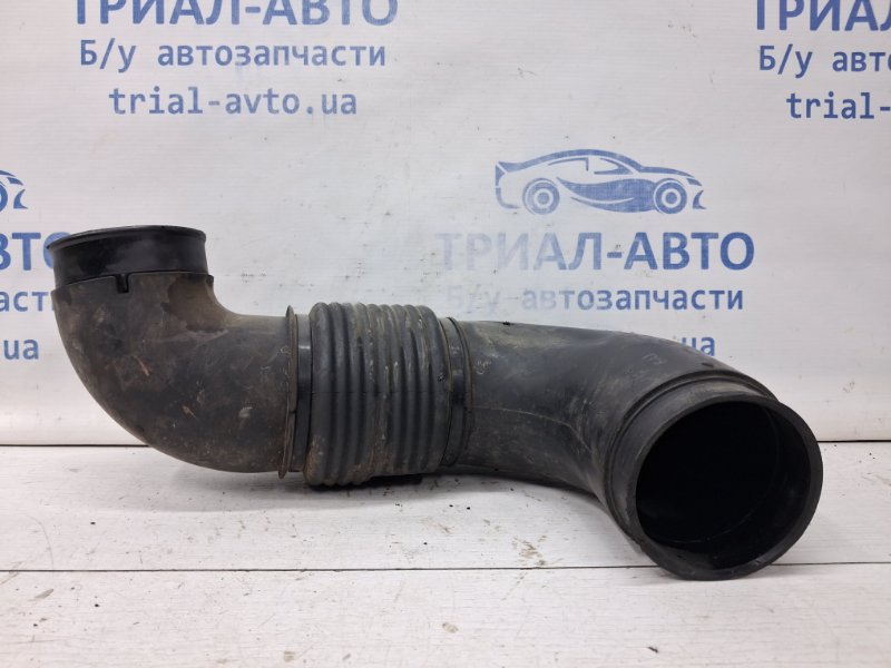 Запчасть патрубок воздушного фильтра Hyundai Tucson 2004-2009 JM 2.0 diesel D4EA 281392E250 Б/У Патрубок воздушного фильтра Hyundai Tucson 2004-2009 JM 2.0 diesel D4EA 281392E250 Б/У