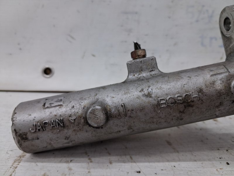 Тормозной цилиндр главный Outlander 2003-2006 cu 2.4 бензин 4G69 Тормозной цилиндр главный Outlander 2003-2006 cu 2.4 бензин 4G69