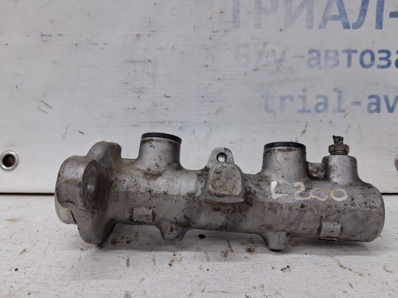 Запчасть тормозной цилиндр главный Mitsubishi L200 2006-2015 KB 2.5 Diesel 4D56 MN102440 Б/У Тормозной цилиндр главный Mitsubishi L200 2006-2015 KB 2.5 Diesel 4D56 MN102440 Б/У