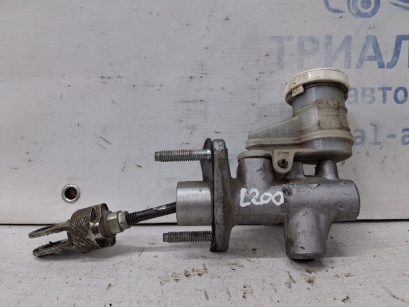 Цилиндр сцепления главный Mitsubishi L200 KB 2.5 Diesel 4D56