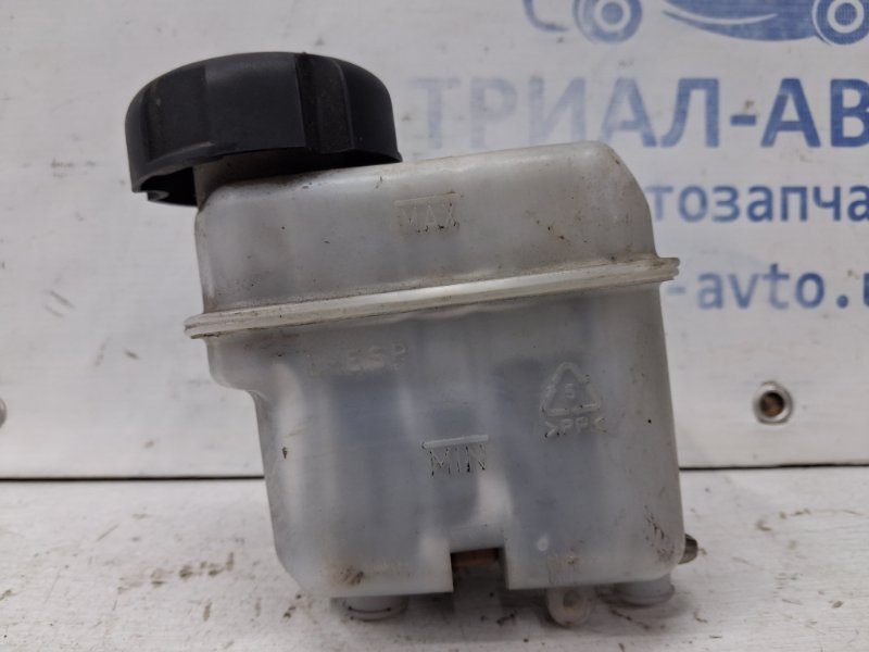 Бачок главного тормозного цилиндра Sonata 2004-2010 NF 2.4 бензин G4KC Бачок главного тормозного цилиндра Sonata 2004-2010 NF 2.4 бензин G4KC