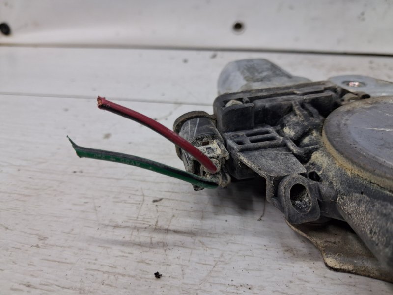 Стеклоподъемник передний правый Mitsubishi L200 KB 2.5 Diesel 4D56