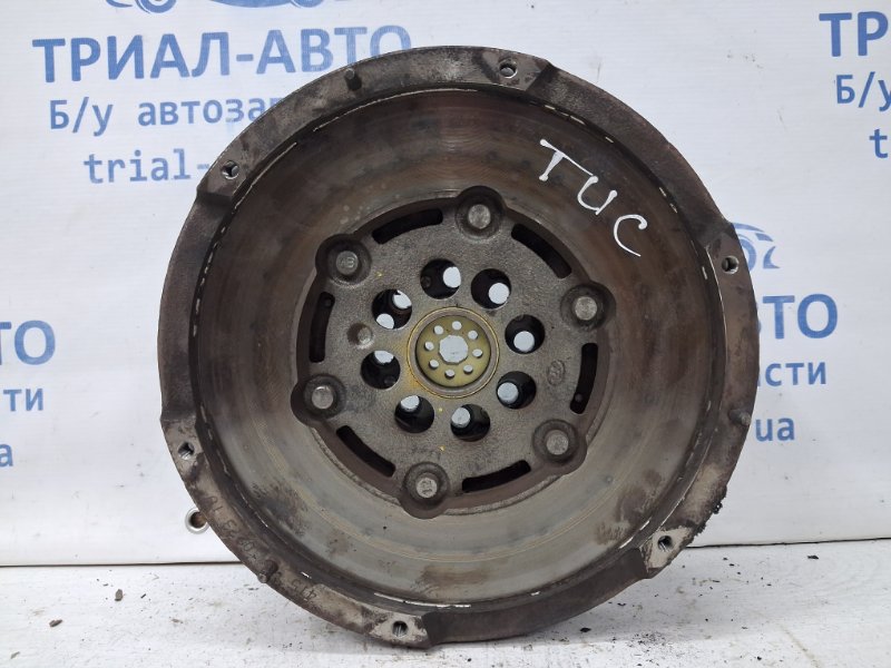 Запчасть маховик Hyundai Tucson 2004-2009 JM 2.0 diesel D4EA 2320027400 Б/У Маховик Hyundai Tucson 2004-2009 JM 2.0 diesel D4EA 2320027400 Б/У