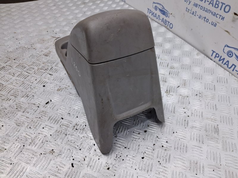 Подлокотник Mitsubishi L200 KB 2.5 Diesel 4D56