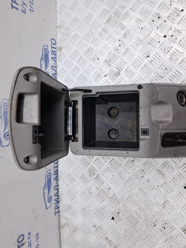 Подлокотник L200 2006-2015 KB 2.5 Diesel 4D56