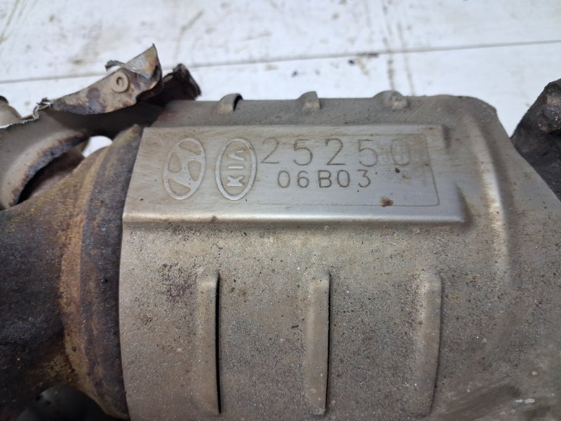 Коллектор выпускной с катализатором Sonata 2004-2010 NF 2.4 бензин G4KC Коллектор выпускной с катализатором Sonata 2004-2010 NF 2.4 бензин G4KC