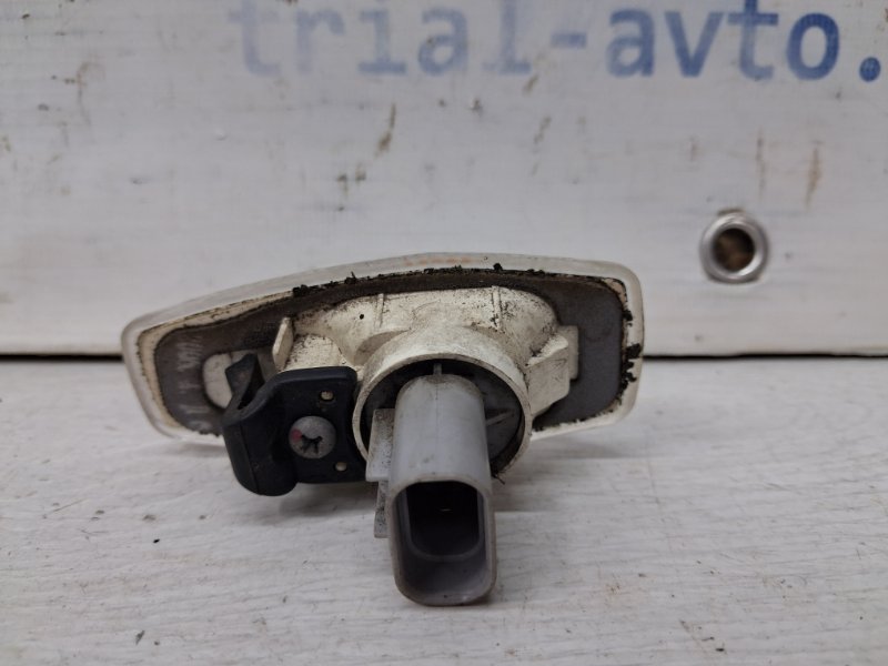 Повторитель поворотника Tucson 2004-2009 JM 2.0 diesel D4EA Повторитель поворотника Tucson 2004-2009 JM 2.0 diesel D4EA