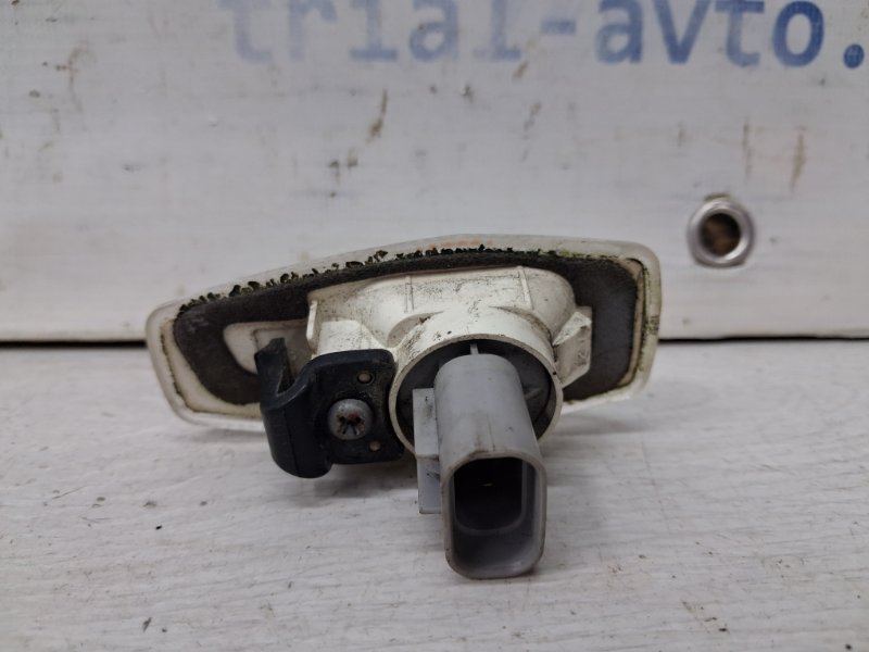 Повторитель поворотника Tucson 2004-2009 JM 2.0 diesel D4EA Повторитель поворотника Tucson 2004-2009 JM 2.0 diesel D4EA