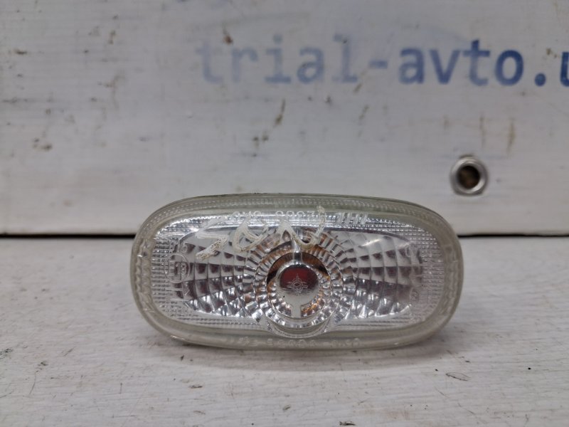 Запчасть повторитель поворотника Hyundai Sonata 2004-2010 NF 2.4 бензин G4KC 923033K000 Б/У Повторитель поворотника Hyundai Sonata 2004-2010 NF 2.4 бензин G4KC 923033K000 Б/У