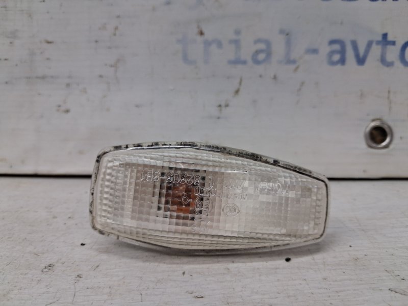 Запчасть повторитель поворотника Kia Sorento 2002-2011 BL 2.5 diesel D4CB 923033B120 Б/У Повторитель поворотника Kia Sorento 2002-2011 BL 2.5 diesel D4CB 923033B120 Б/У