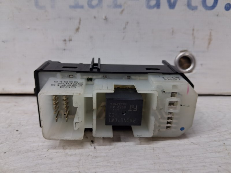 Кнопка стеклоподъемника Toyota Prado J120 4.0 1GR-FE