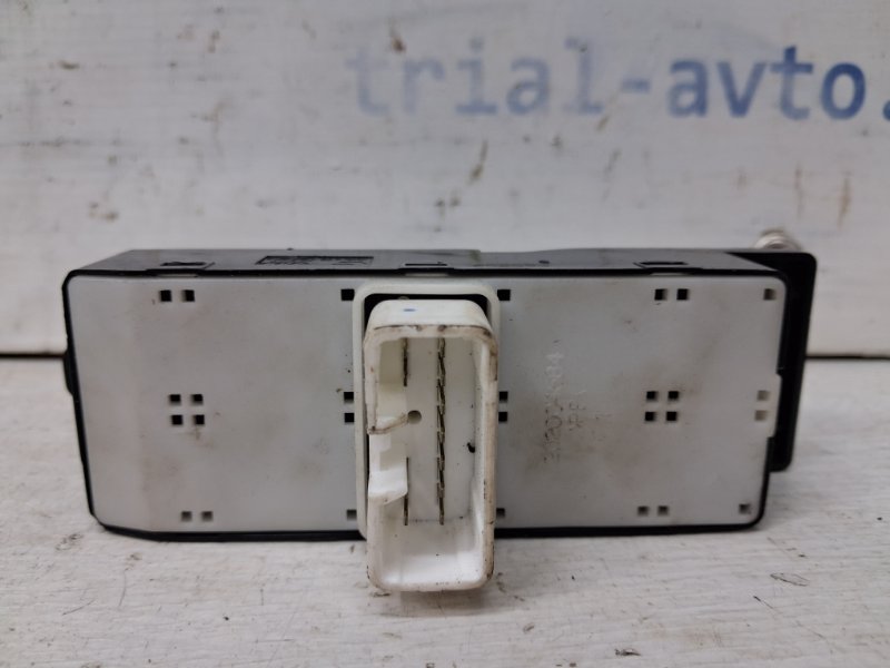 Кнопка стеклоподъемника передняя правая Hyundai Sonata NF 2.4 бензин G4KC Кнопка стеклоподъемника передняя правая Hyundai Sonata NF 2.4 бензин G4KC