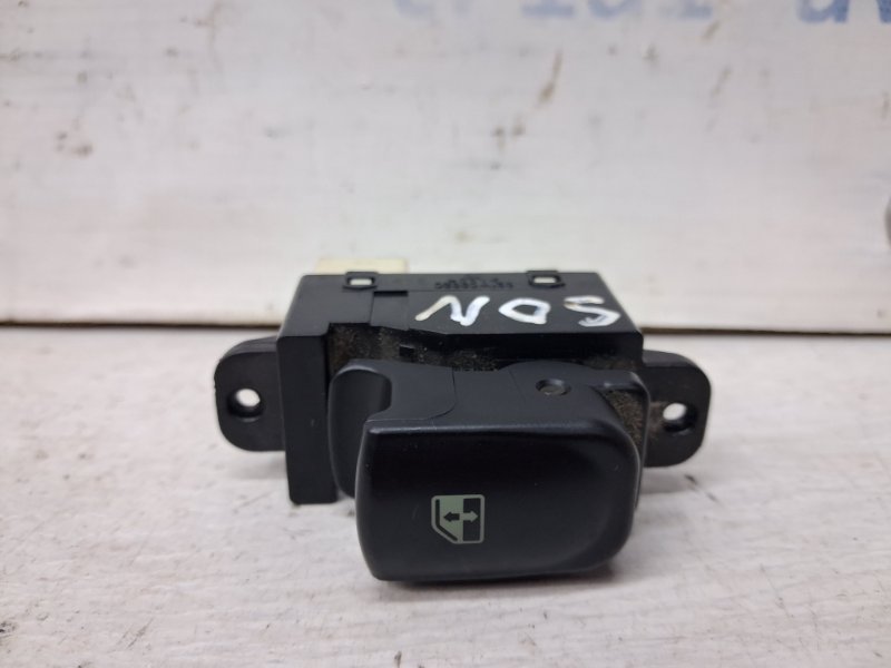 Кнопка стеклоподъемника задняя Sonata 2004-2010 NF 2.4 бензин G4KC Кнопка стеклоподъемника задняя Sonata 2004-2010 NF 2.4 бензин G4KC