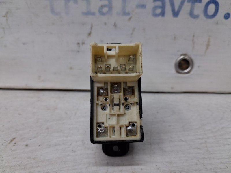 Кнопка стеклоподъемника задняя Hyundai Sonata NF 2.4 бензин G4KC Кнопка стеклоподъемника задняя Hyundai Sonata NF 2.4 бензин G4KC